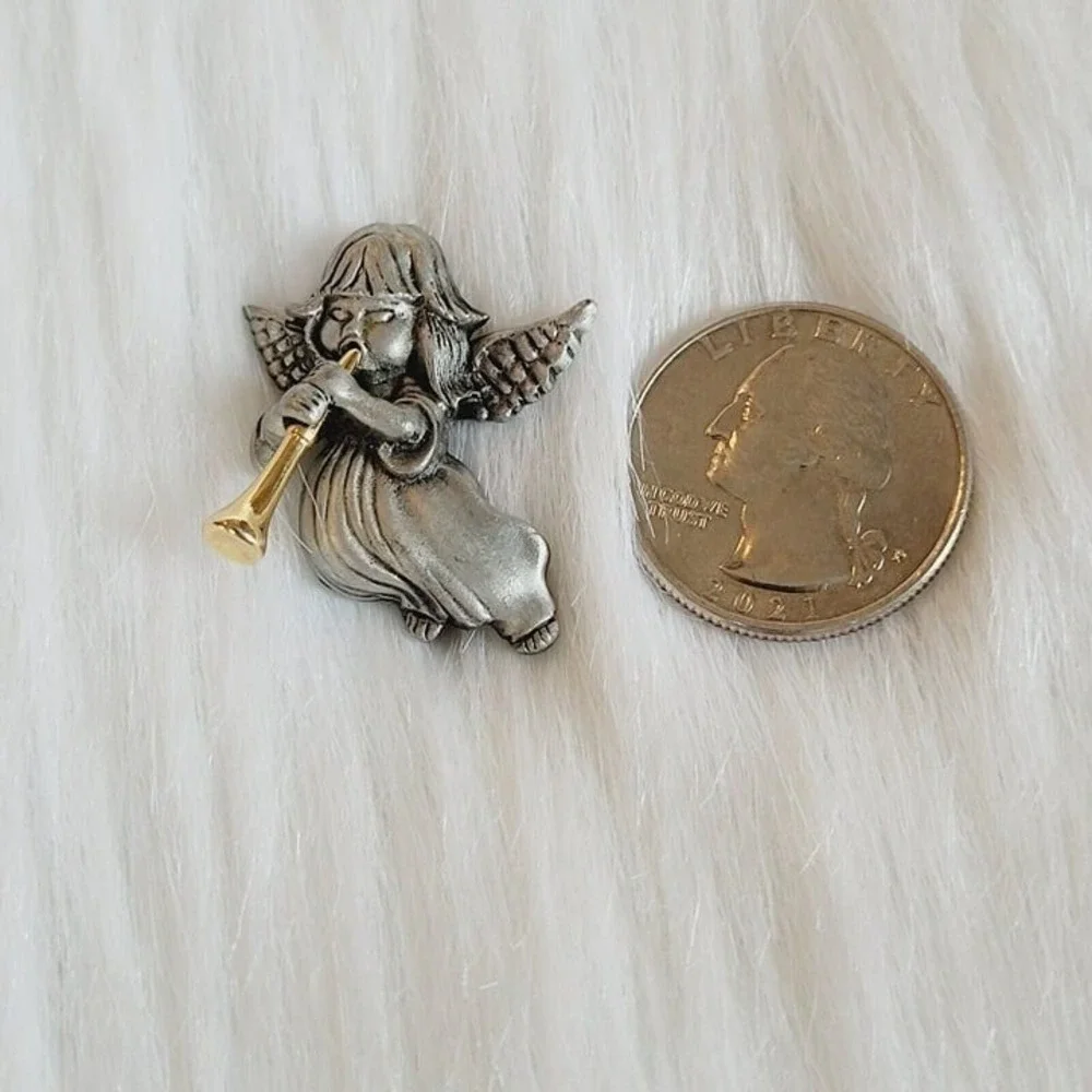 Vintage Daria Signed Pewter Angel Playing Gold Tone Horn 1.25